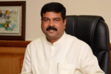 பெட்ரோல், டீசல் விலை குறைக்கப்படுமா? மத்திய அமைச்சர் பதில்!