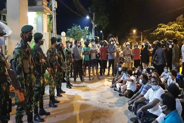 நினைவுச்சின்னங்களை அழிக்க முற்படுபவர்களுடன் எப்படி இணைந்து வாழ்வது! | University Of Jaffna Mullivaikal Memorial நினைவுச்சின்னங்களை அழிக்க முற்படுபவர்களுடன் எப்படி இணைந்து வாழ்வது! | University Of Jaffna Mullivaikal Memorial