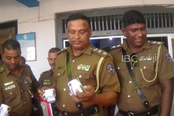 சூட்சுமமான முறையில் கொள்ளையில் ஈடுபட்டு வந்தவர்களைக் கைது செய்த காவல்துறையினர்! | Srilanka Robbery Case Arrested
