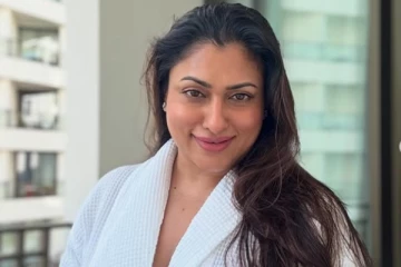 45 வயதில் இப்படியா! நீச்சல் உடையில் நடிகை மாளவிகா வெளியிட்ட புகைப்படம்