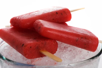 வெயில் காலத்துக்கு ஏற்ற குளு குளு தர்பூசணி குல்ஃபி! செய்வது எப்படி?