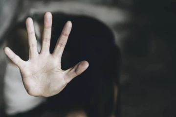 தம்பியுடன் படுக்கையை பகிருமாறு  கட்டாயப்படுத்திய கணவர் : உத்திரபிரதேசத்தில் அரங்கேறிய அவலம்