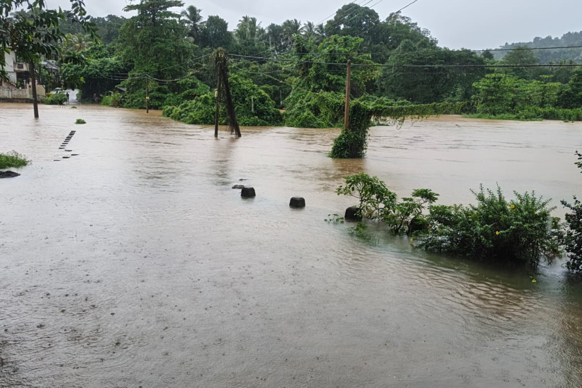 வெள்ளத்துள் மூழ்கிய இரத்தினபுரி மாவட்டம்! | Ratnapura Many Parts Submerged In Floodwaters