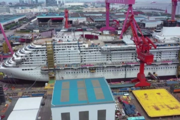 சகல வசதிகளுடன் கடலில் மிதக்கும் நகரத்தை தயாரித்த சீனா!