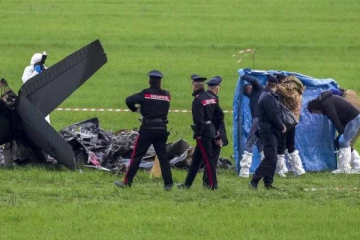 நடுவானில் மோதிய இரண்டு போர் விமானங்கள்: பரிதாபமாக உயிரிழந்த விமானிகள்