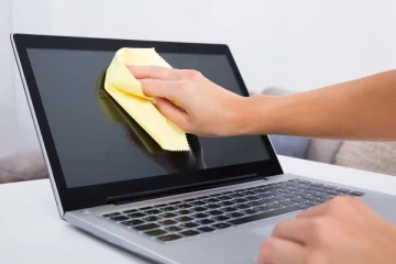டெக் டிப்ஸ்: லேப்டாப்பை சுத்தம் செய்யும் போது கடைபிடிக்கவேண்டிய முன்னெச்சரிக்கைகள்..