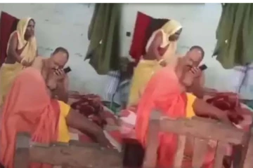 காவல்நிலையத்தில் பெண்களுடன் அதிகாரி செய்த செயல்! வைரலான சர்ச்சை காட்சி