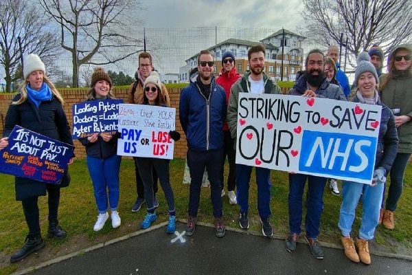 இங்கிலாந்திலும் மருத்துவர்கள் வேலை நிறுத்தம் | Doctors Strike In England