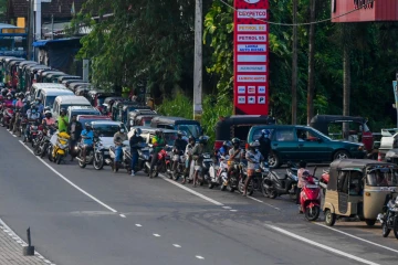 எரிபொருள் நிரப்ப செல்லும் மக்களுக்கான அறிவுறுத்தல்