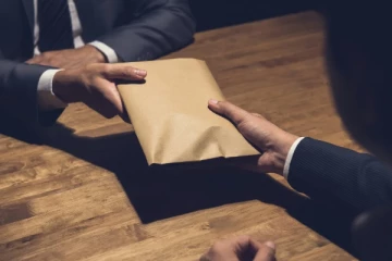 கையும் களவுமாக பிடிபட்ட காதி நீதிபதி ; விவாகரத்து வழக்கிற்காக இலஞ்சம்