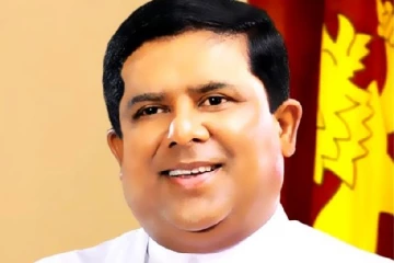 தொழிற்சங்கத் தலைவர்கள் பயணம் செய்ய எரிபொருள் வழங்குவது ஜனாதிபதியே! வஜிர அபேவர்தன