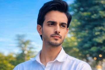 කෙල්ලෝ පිස්සු වට්ටපු ලංකාවේ සිහින කුමාරයාගේ වයරල් වුණ ෆොටෝ ෂූට් එක[VIDEO]