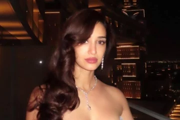 இரவிலும் மின்னும் அழகில் கங்குவா பட நடிகை திஷா பதானி..