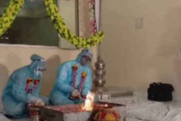 மணமகனுக்கு கொரோனா தொற்று: வித்தியாசமாக நடந்த திருமணம்