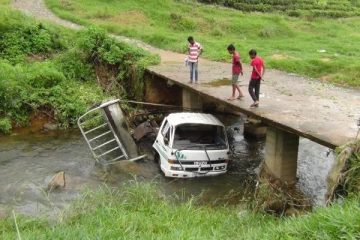 நாவலப்பிட்டியில் லொறி விபத்து: சாரதி படுகாயம்