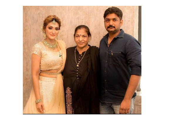 பிக்பாஸ் சீசன் 5 பிரபலம் அக்ஷராவின் அம்மா மற்றும் அண்ணனை பார்த்துள்ளீர்களா! புகைப்படத்துடன் இதோ.. | Bigg Boss Season Akshara