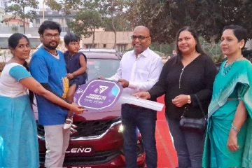 100 கார்களை 100 ஊழியர்களுக்கு பரிசாக வழங்கிய சென்னை ஐடி நிறுவனம்: வைரல் புகைப்படம்