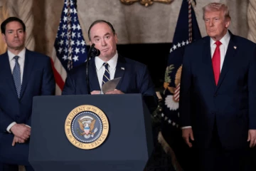 මැදපෙරදිග ගිනි ඇවිළෙද්දී අමෙරිකානු නාවික හමුදා ලේකම් හදිසියේම ඉල්ලා අස්වෙයි