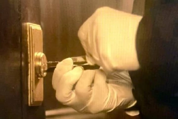 ஐந்து நட்சத்திர விருந்தகத்தில் அத்துமீறிய ஊழியர்கள் ; சமூக வலைத்தளத்தில் வைரல்