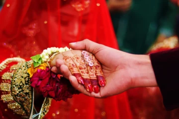 திருமணமாகாத இளைஞர்களுக்கு திருமணம் செய்து வைப்பேன் - வேட்பாளர் வாக்குறுதி