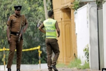 தவறான முடிவெடுத்து தொடருந்தின் முன் பாய்ந்து உயிரை மாய்த்த இளம் யுவதி