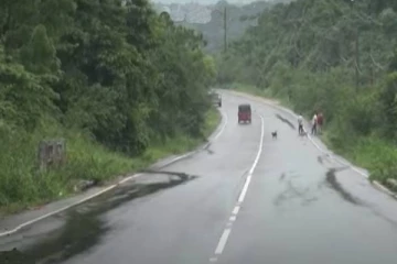 இலங்கையில் முதன்முறையாக கண்டுபிடிக்கப்பட்ட ஒளியியல் மாயையுடன் கூடிய வீதி!
