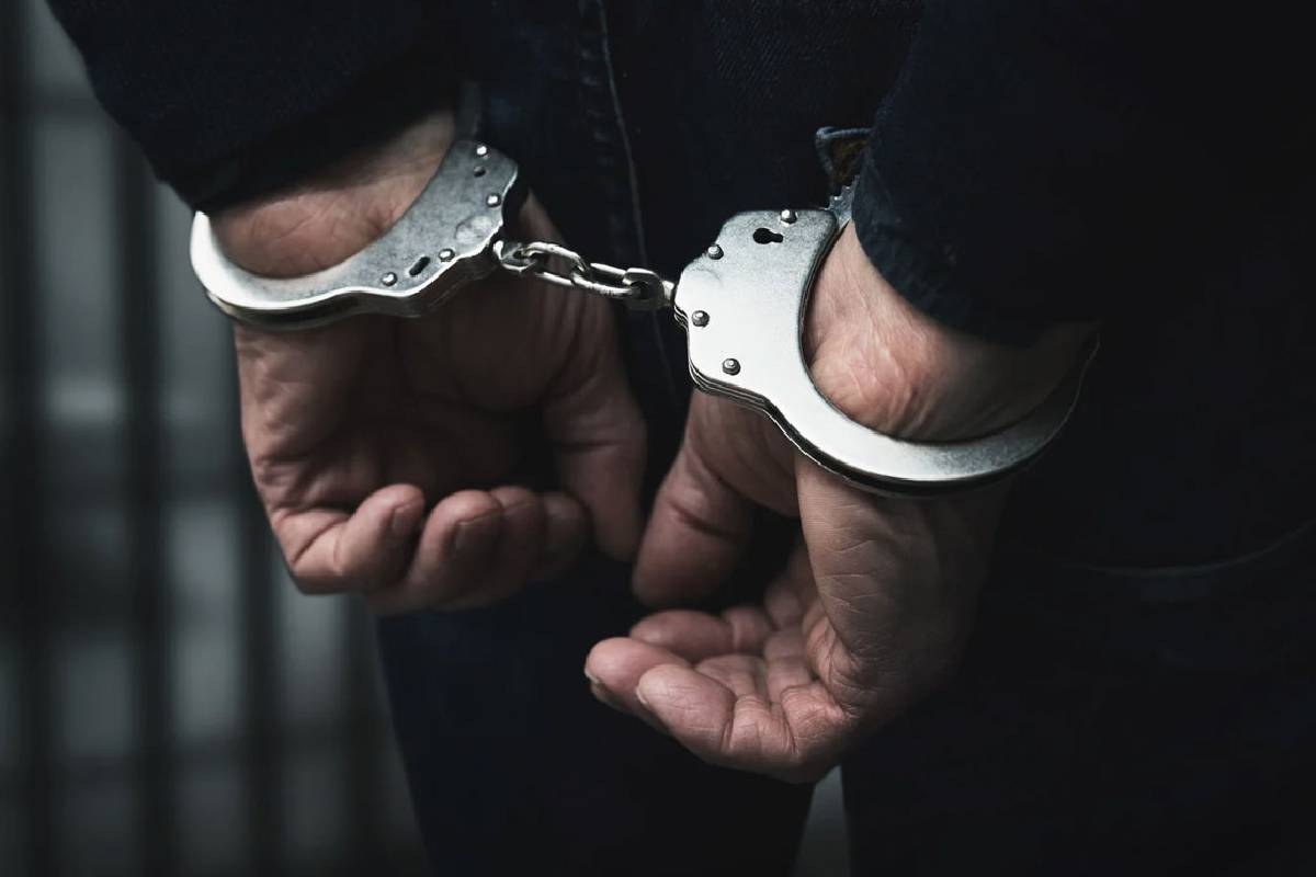 கிரான்ட்பாஸ் பகுதியில் துப்பாக்கியுடன் ஒருவர் கைது | Grandpass Orugodawattha Man Arrested With Gun