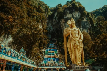 கழுத்தை நெரிக்கும் கடன் தொல்லையில் இருந்து விடுபட பாட வேண்டிய முருகன் மந்திரம்