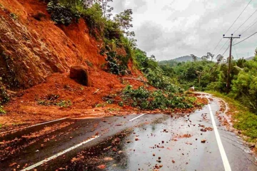 අනතුරු ඇඟවීමේ මට්ටම 3 දක්වා ඉහළට - අවදානම් ප්‍රදේශවල ජනතාවට වහාම ඉවත් වන ලෙස දැනුම්දීමක්