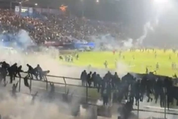 இந்தோனேசியாவில் கால்பந்து போட்டியில் வன்முறை: 127 பேர் உயிரிழப்பு