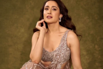 நடிகை பிரக்யா ஜெய்ஷ்வால் ஹாட் போட்டோஷூட்