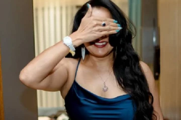 அட்ஜெஸ்மெண்டுக்கு அழைத்த காமெடி நடிகர்!! கேரவனில் சம்பவம் செய்த 49 வயது நடிகை..