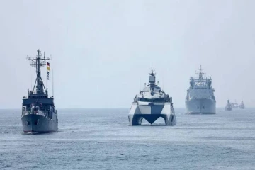 ஓமான் வளைகுடாவில் அமெரிக்க இராணுவ அதிரடி ; ஈரானின் 11 கப்பல்கள் மூழ்கடிப்பு