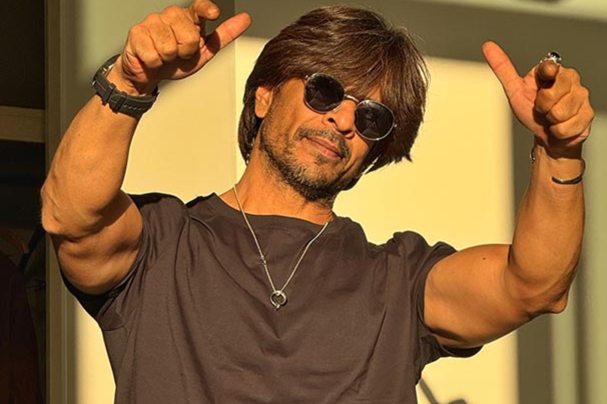 ஷாருக்கானுக்கு பதிலாக நடிக்கும் அவரது டூப்.. இணையத்தில் வைரலாகும் வீடியோ | Shah Rukh Khan Body Double Shooting For An Ad