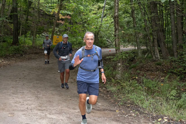 மரதன் ஓட்டப் போட்டியில் அசத்திய கனடிய பிரதமர் | Carney Appearance At Long Distance Trail Race
