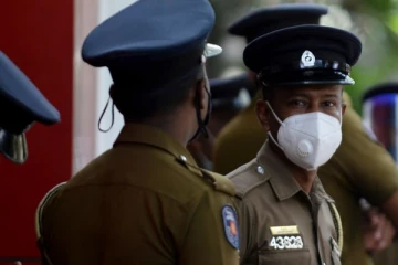 சிறுமியை தாக்கிய காணொளி; தாயாருடன் நால்வர் கைது!