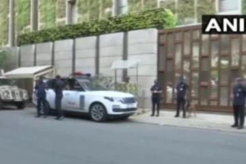 அம்பானி வீட்டிற்கு அருகில் நின்ற காரில் வெடிப்பொருள்: அதிர்ச்சியில் காவல்துறை