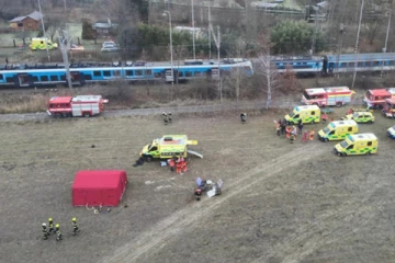 நேருக்கு நேர் மோதிய இரு ரயில்கள் ; பயணிகள் பலர் படுகாயம்