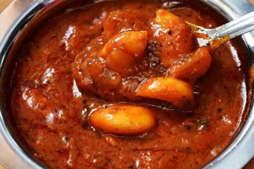 தெருவே மணக்கும் பூண்டு குழம்பு! நாவூறும் சுவையில் செய்வது எப்படி?