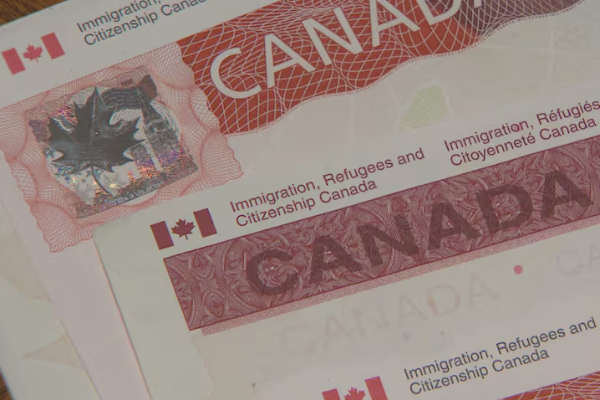 தற்காலிக குடியிருப்பு அனுமதிகள் எண்ணிக்கையை கணிசமாக குறைக்க கனடா முடிவு | Canada Plan To Reduce Temporary Residents