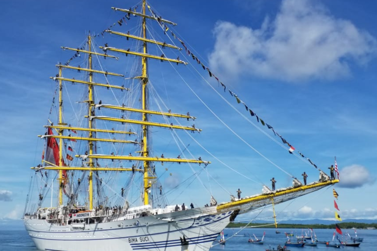 இலங்கையை வந்தடைந்த வெளிநாடொன்றின் பாய்மரக் கப்பல் | Indonesian Sailing Ship Arrived Sri Lanka