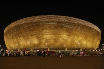 தங்கமென ஜொலிக்கும் உலக கோப்பை இறுதிப் போட்டி மைதானம்: புகைப்படம்