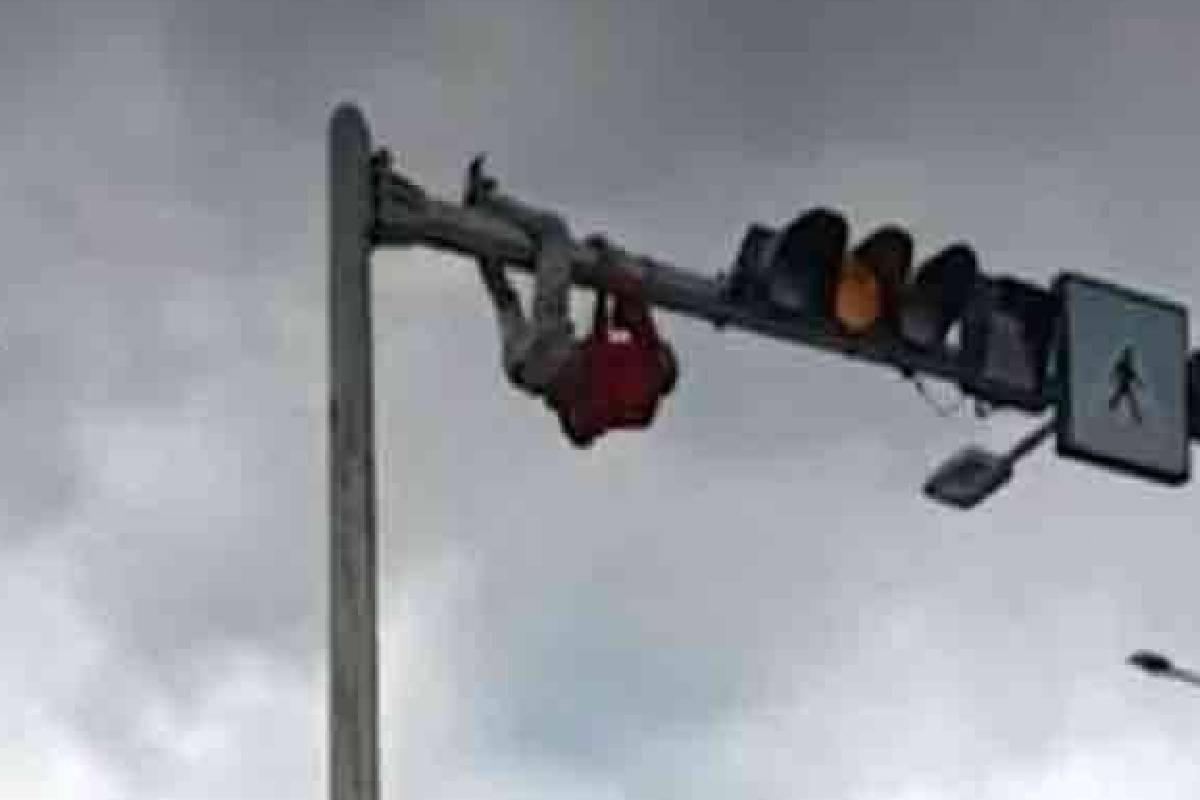 வீதி சமிக்ஞை விளக்கு கம்பத்தில் ஊஞ்சலாடியவருக்கு நடந்த சம்பவம் | Incident Happened Him While Swinging Street Light