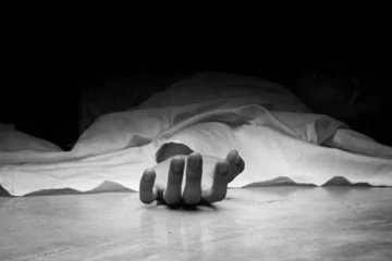 උපාධි සහතිකය ලබා නිවසට පැමිණ සිටි තරුණියකගේ මළ සිරුර සොයාගැනේ..!