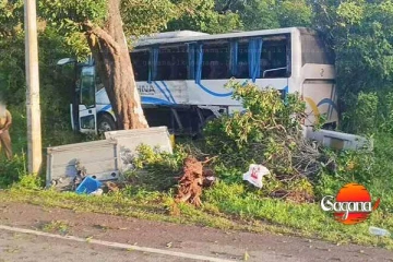 දරුණු බස් රථ අනතුරක් පුද්ගලයෙක් මරුට - 10කට තුවාල