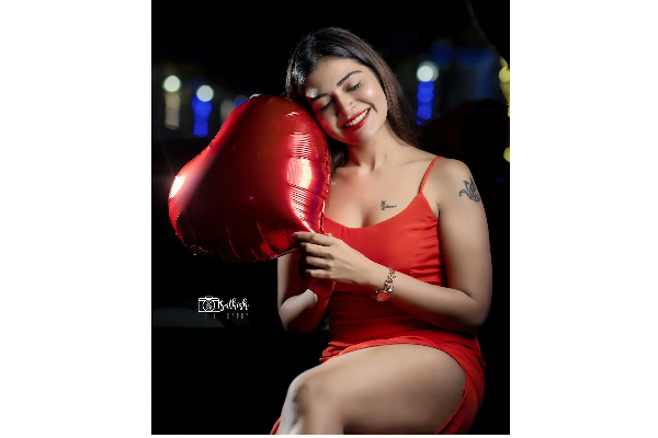 அதுமேல ஏம்மா படுத்திருக்க.. கொஞ்ச நேரம் சும்மா இல்லாமல் தர்ஷா குப்தா செய்த விஷயம் | Dharsha Gupta Latest Photoshoot