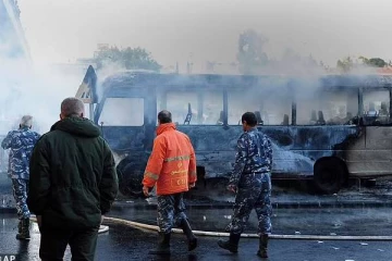 நாடாளுமன்ற வளாகம் அருகே வெடித்துச் சிதறிய பேருந்து: உடல் சிதறி பலியான பலர்