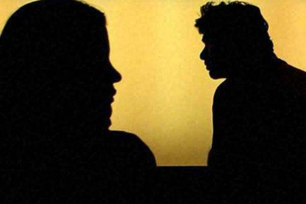 காதலனோடு சேர்ந்து மனைவி உல்லாசம் - ஒளிந்து பார்த்த கணவன் - அடுத்து நடந்த பயங்கரச் சம்பவம் - தமிழ்நாடு