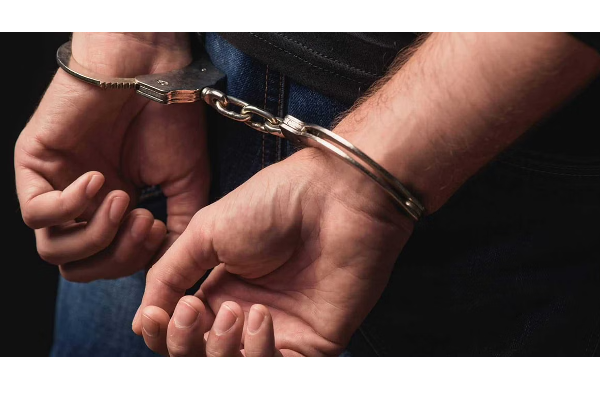 தங்க நகைகளுடன் நபர் ஒருவர் கைது | A Person Was Arrested With Gold Jewellery