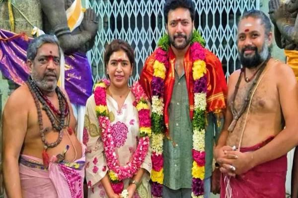 பெண் தோழியுடன் ஊர் சுற்றும் ரவி மோகன்